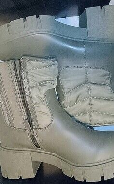 Olive Green Quilted Women's Chunky Booties Sz 9.5WW